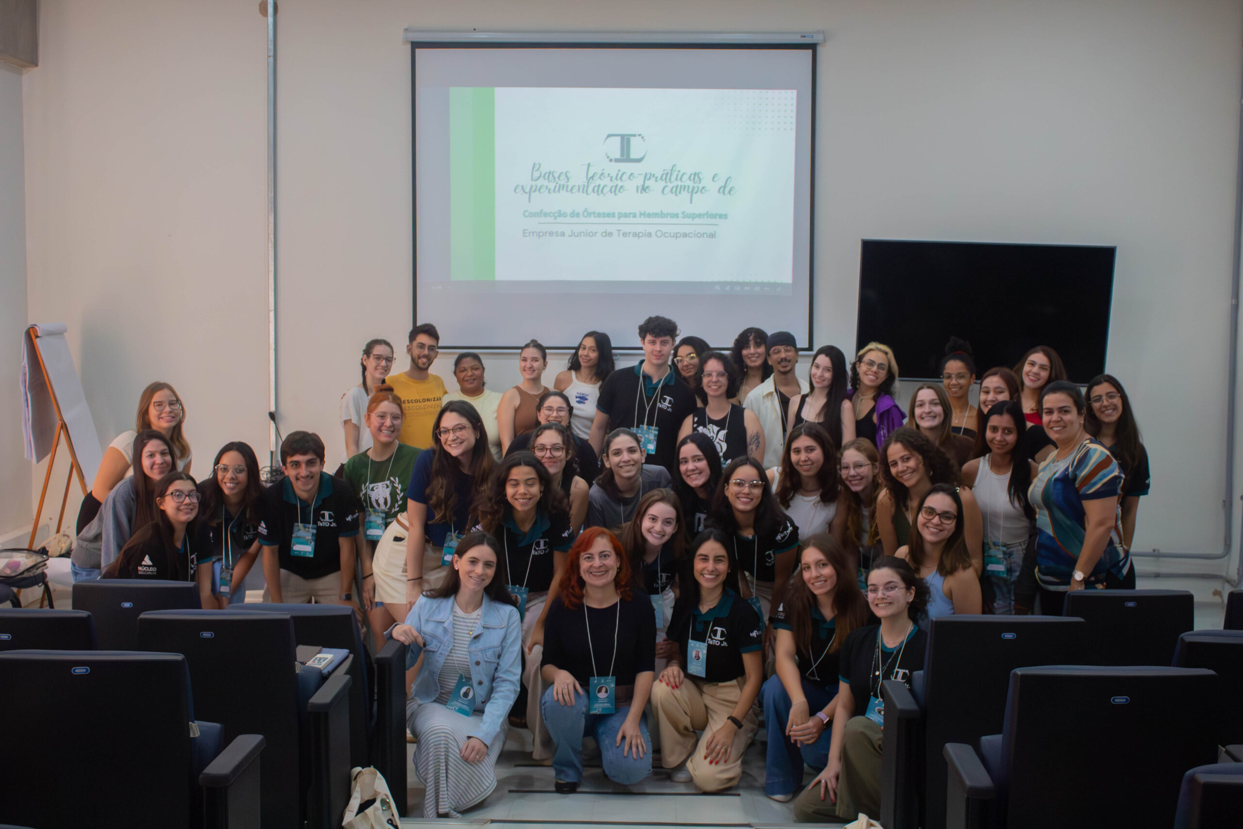 Workshop: Bases teórico-práticas e experimentações no campo da confecção de órteses para membros superiores